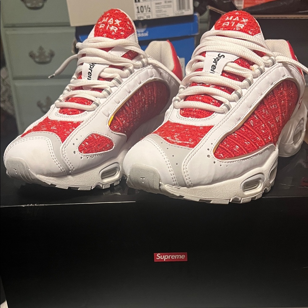 SUPREME NIKE AIR MAX TAILWIND 4 WHITE & UNIVERSITY RED SIZE 10.5
